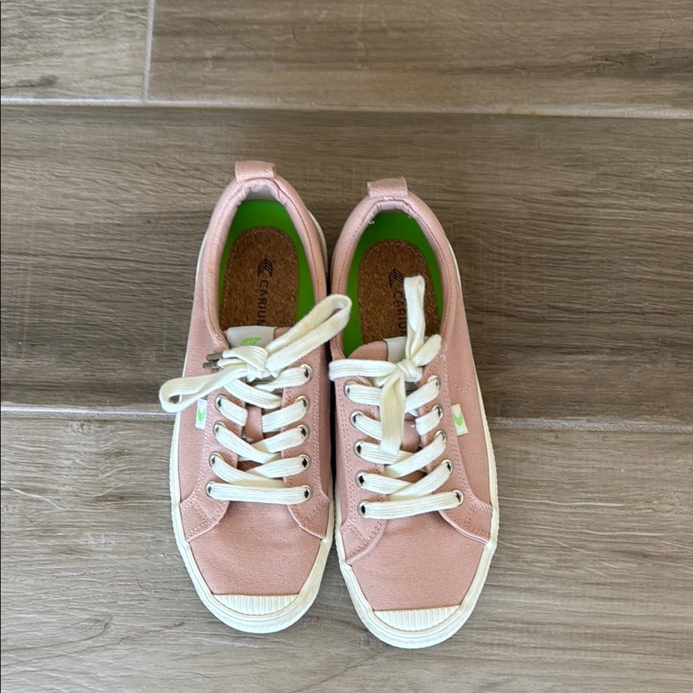Cariuma 7 OCA low Canvas Rose sneakers
